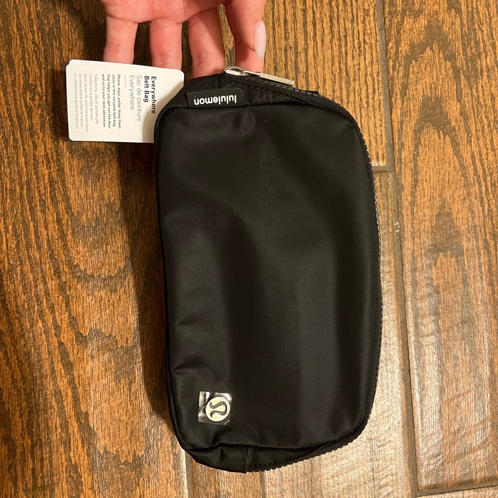 nwt black lulu lemon everywhere belt bag